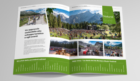 Mockup_A4_Brochure_4